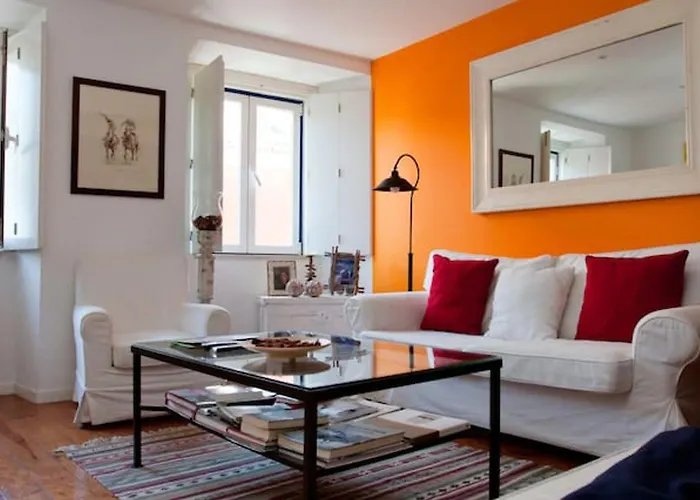 Bright Apartment In Lisbon, 70 Sqm Near City Center