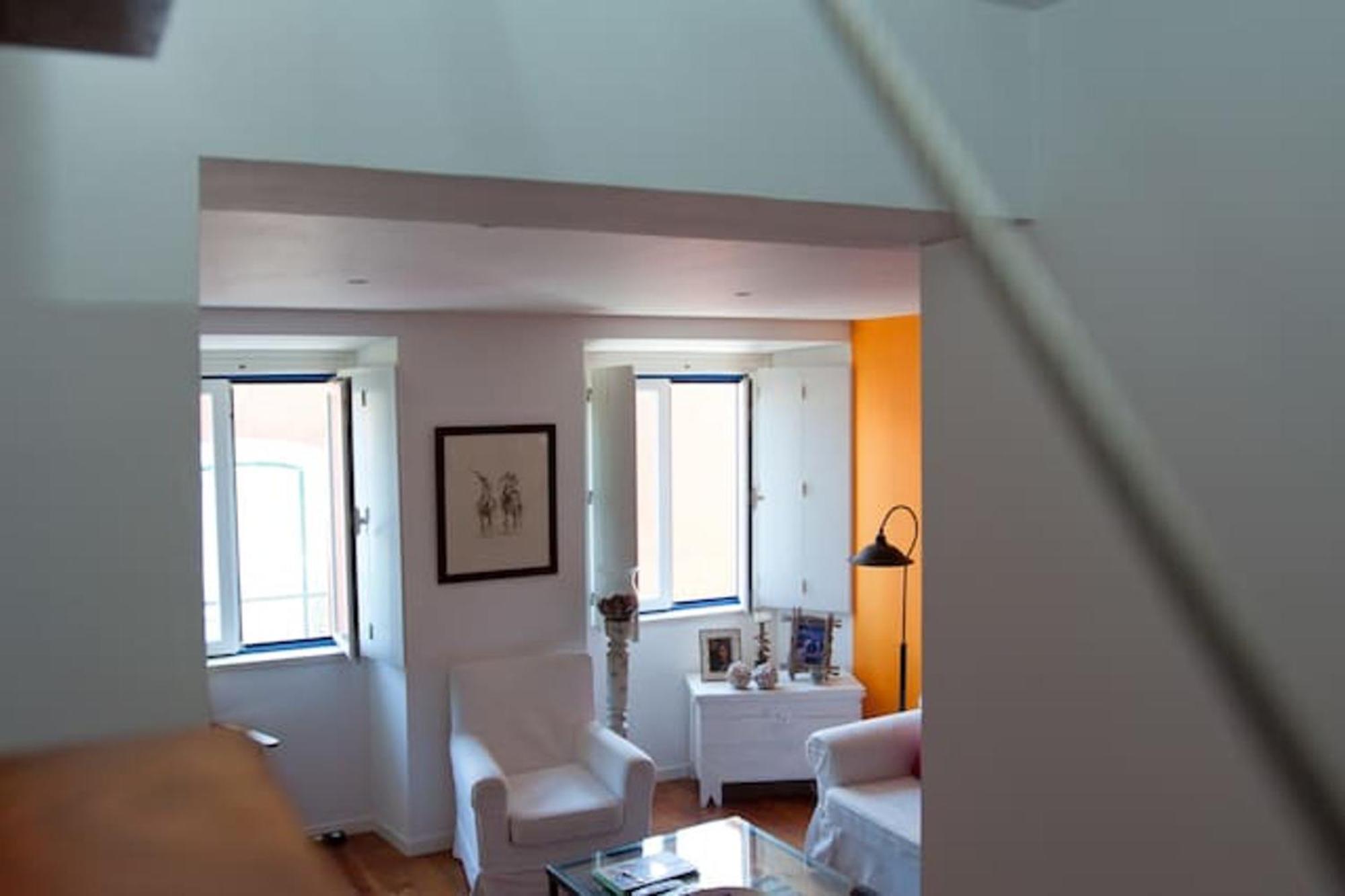 Apartment Bright In Lisbon, 70 Sqm Near Center Lisbon